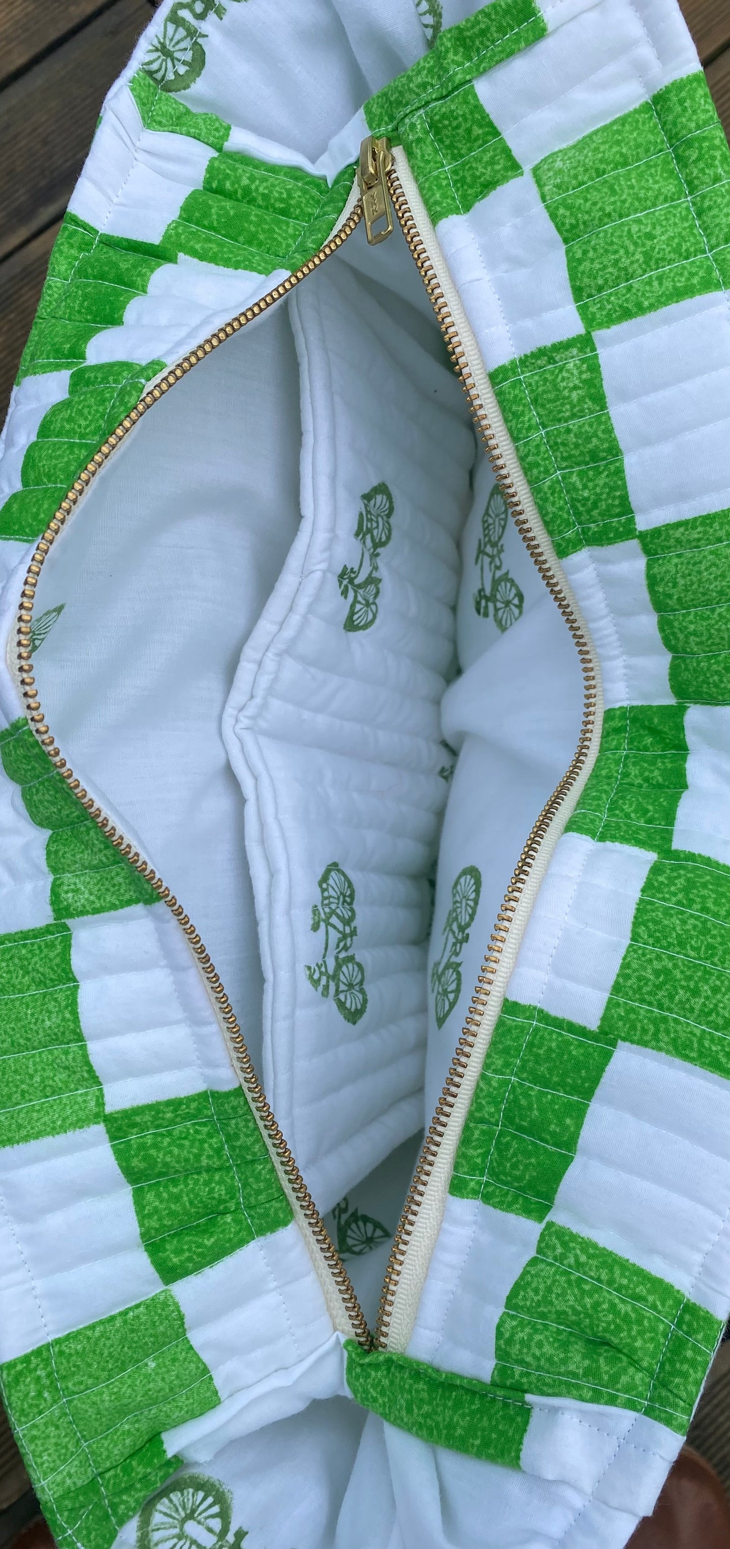 Block check print quilted tote bag - green