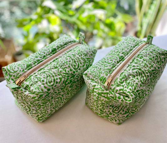 Paisley Garden in green wash bag