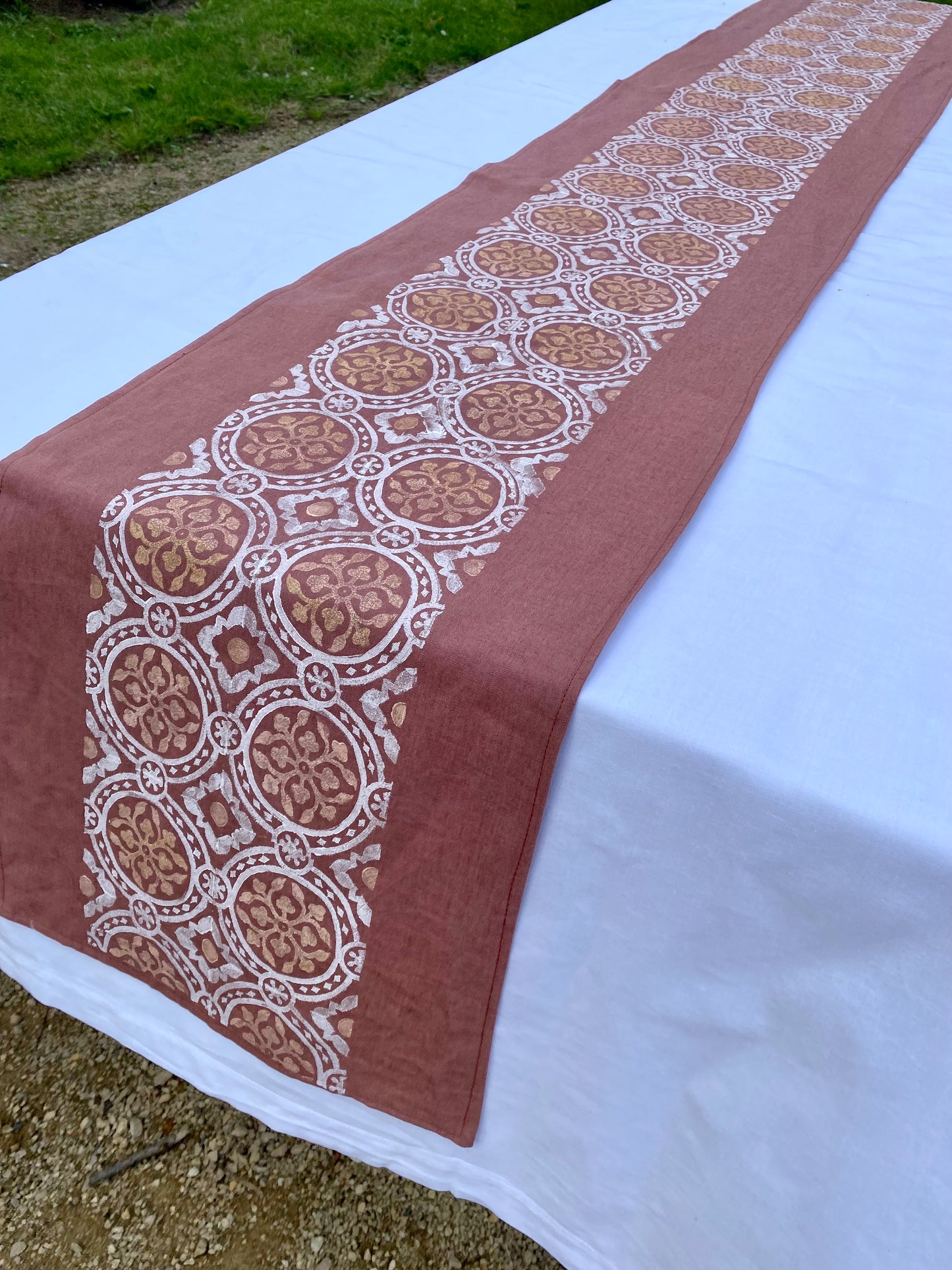 Linen table runners