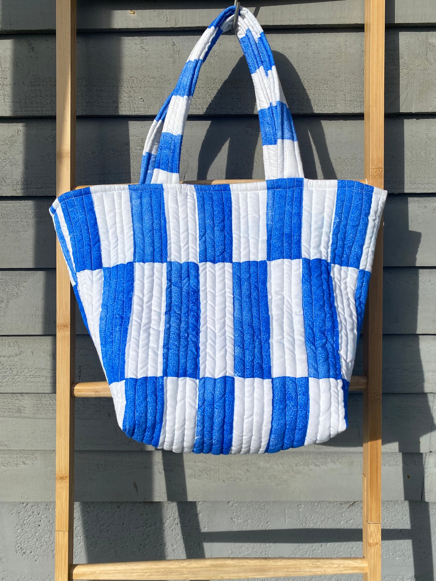 Block check print quilted tote bag - blue