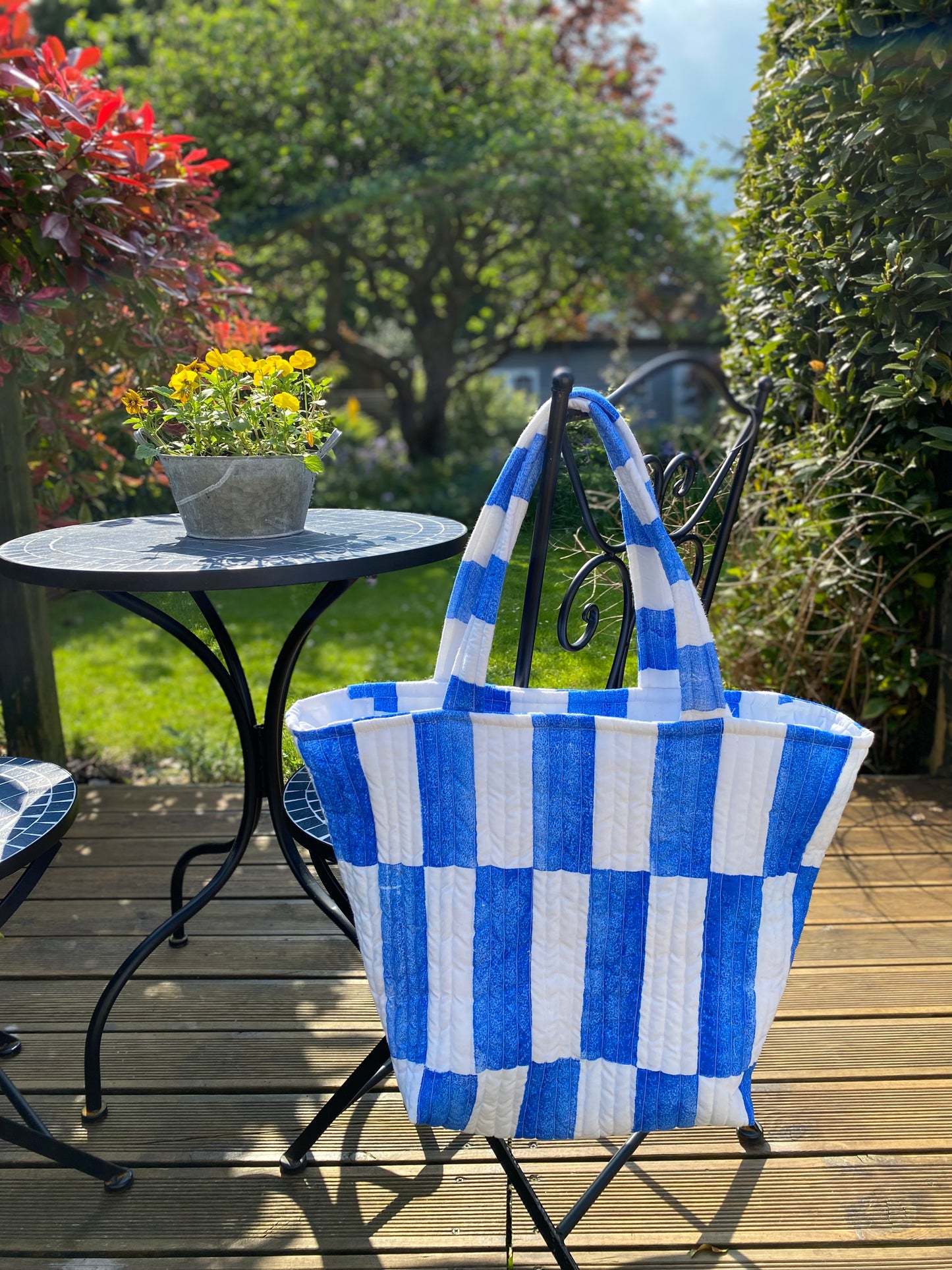 Block check print quilted tote bag - blue